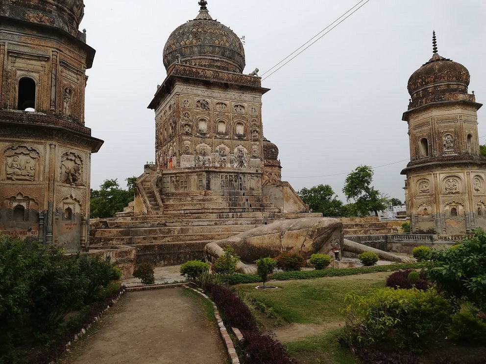 The ancient stone structure of Mendhak Mandir standing amidst rural surroundings, a unique historical site among places to visit in Lakhimpur Kheri.