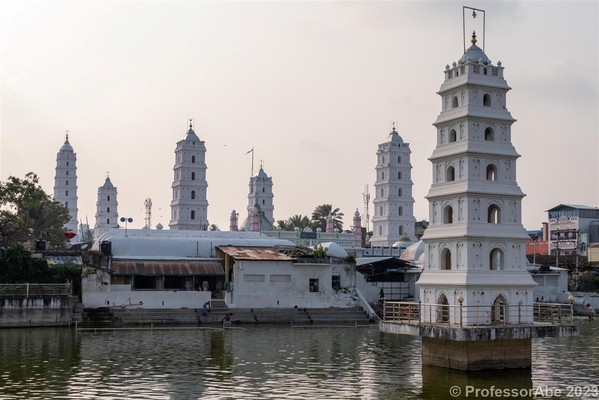 The iconic minaret of Nagore Dargah, a historic Sufi shrine and harmonious place to visit near Chettinad.