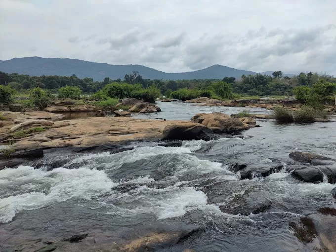 Paniyeli Poru river rapids with natural rock formations.
