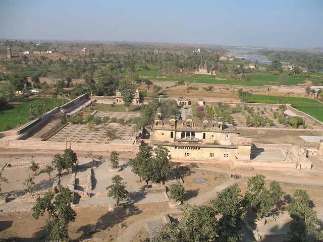 Phool Bagh in Orchha with historic gardens and water management, an innovative place to visit near Jhansi.