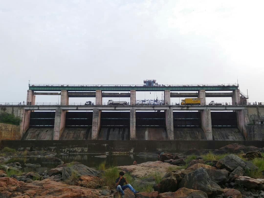 Family enjoying a picnic and boating at Garga Dam in Bokaro.