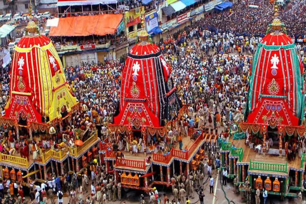 Devotees on a barefoot padayatra, illustrating the disciplined pilgrimage observances central to the spiritual rituals of Maharashtra.