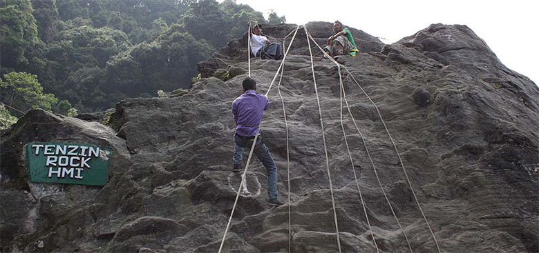 Tenzing Rock, a natural rock climbing site and an adventurous place to visit near Bokaro.Tenzing Rock, a natural rock climbing site and an adventurous place to visit near Bokaro.