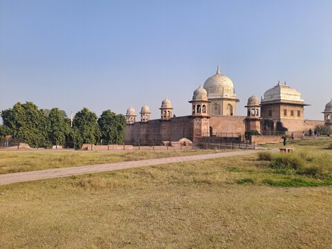 thanesar ancient town with temples and gurudwaras near kurukshetra