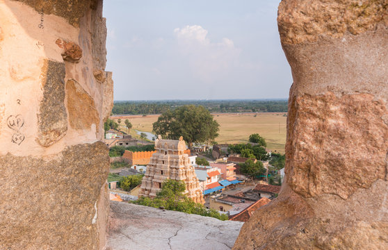 Panoramic view from the walls of Thirumayam Fort, a historical hilltop place to visit in Chettinad.