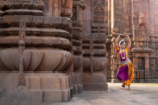 Traditional Bharatanatyam, a classical Indian dance performance.