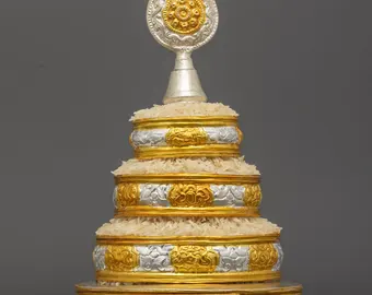 A devotee bowing their head in Votive Offerings (Matha Tekna & Mannat),虔誠的 rituals of Punjab.