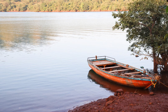Boating at Bamnoli backwaters is among the relaxing places to visit in Satara for nature lovers.