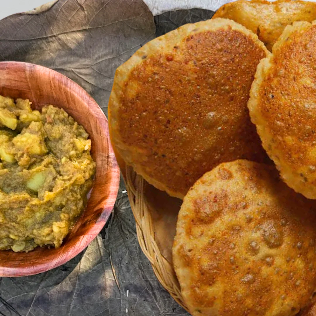 Crispy Bedai served with spicy aloo sabzi, a popular breakfast in Orchha.