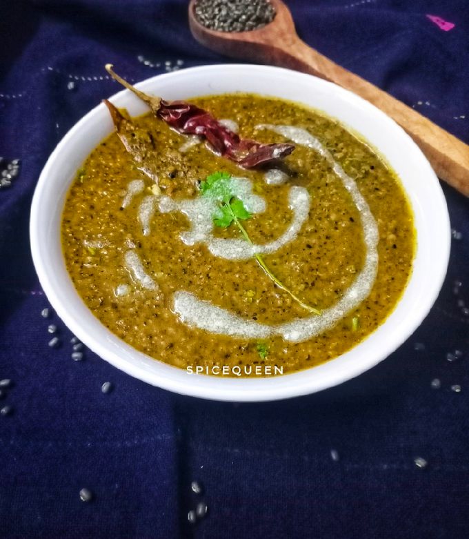 A protein-rich black gram dal dish cooked with minimal earthy spices.