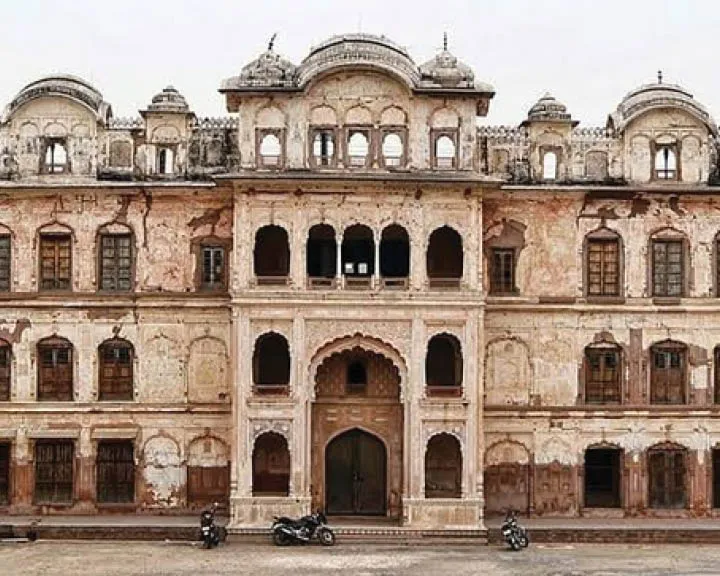 Royal traditions of Patiala featuring Patiala peg and royal attire