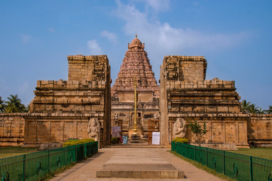 The grand Gangaikonda Cholapuram temple, showcasing Chola architecture near Tiruchirappalli.