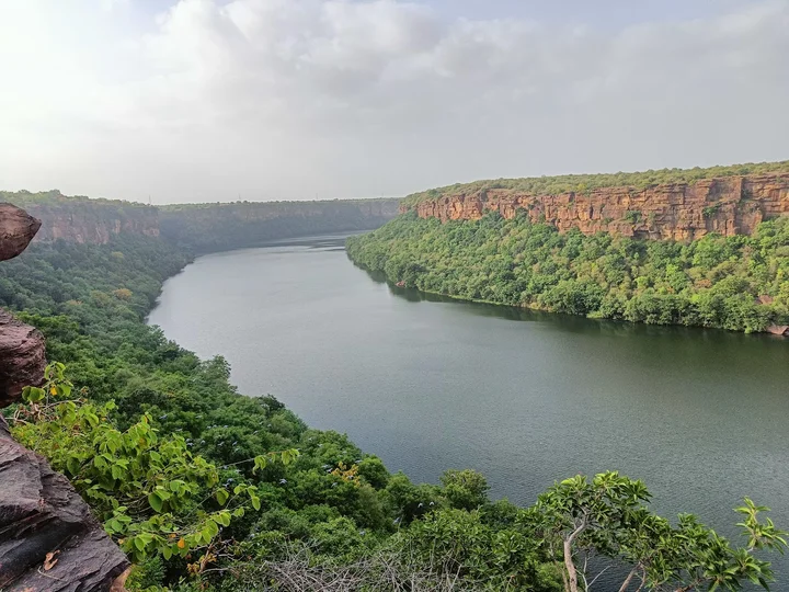 places to visit in kota jawahar sagar dam scenic spot