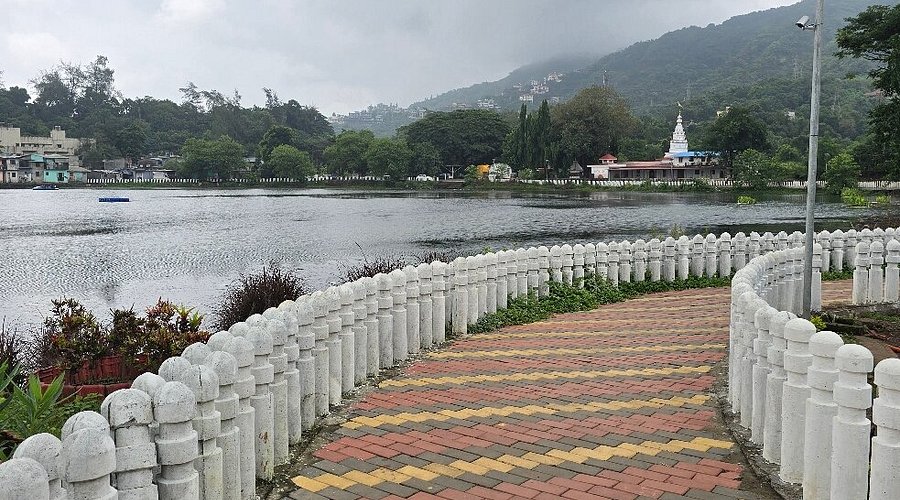 Serene Khandala Lake surrounded by lush greenery reflecting clear blue skies, a peaceful places to visit Khandala for morning walks.