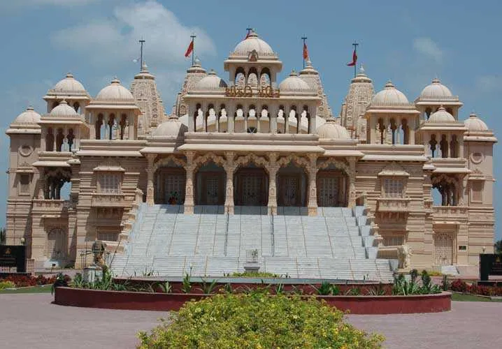 Kirti Mandir memorial in Porbandar showcasing Mahatma Gandhi's ancestral home and life history