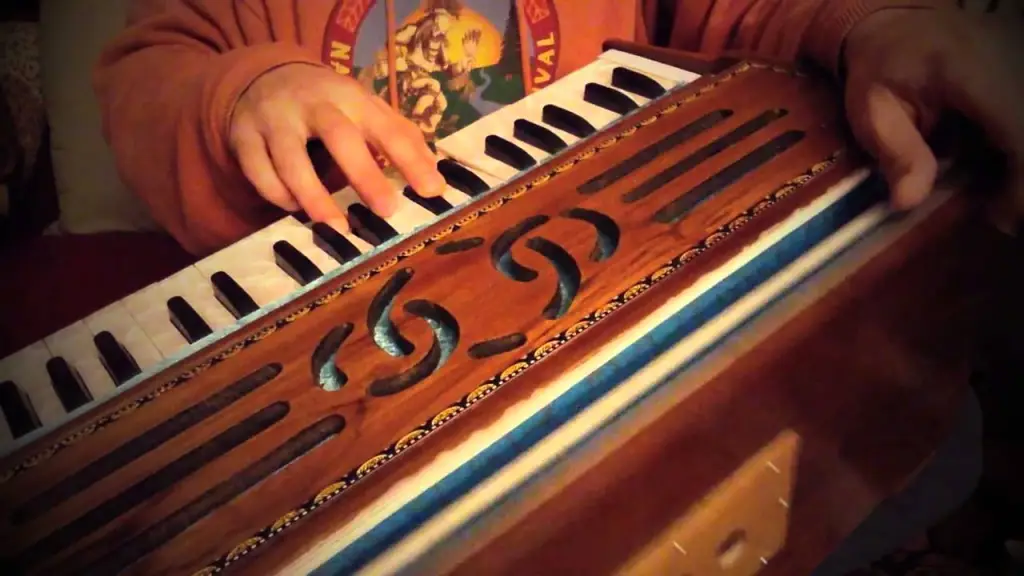 A vibrant Lavani dancer in traditional attire performing on stage, representing the folk dance culture of the Khandala and Pune region.