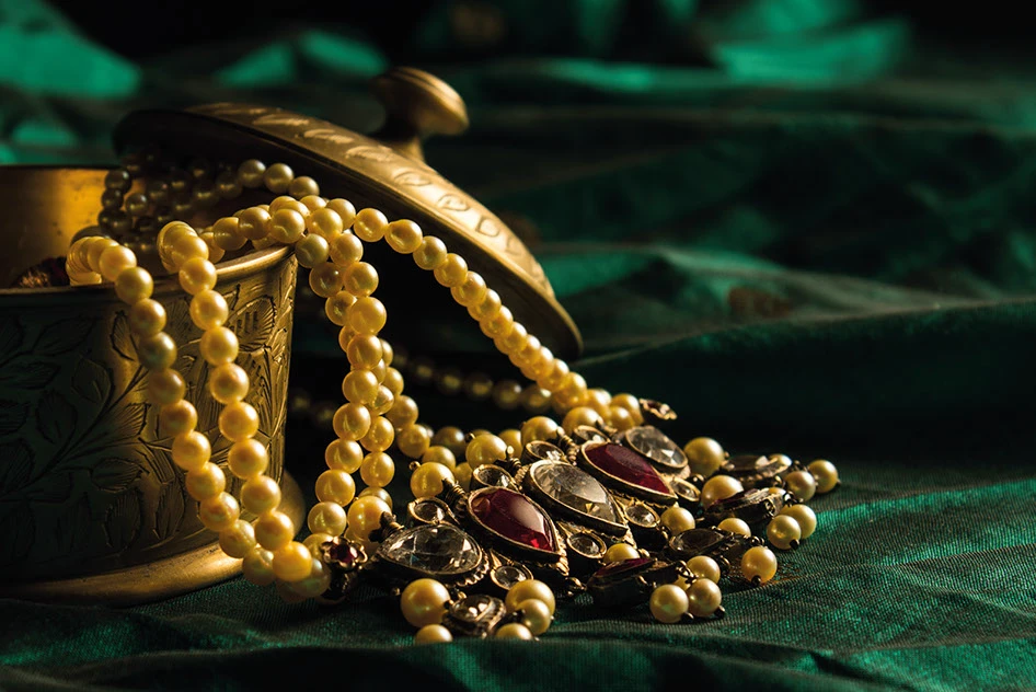 Traditional Maharashtrian gold jewelry set, including a distinctive 'thushi' neckpiece and pearl nose rings.