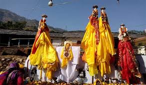Artists enacting scenes from Mahabharata through the ritualistic Pandav Nritya.