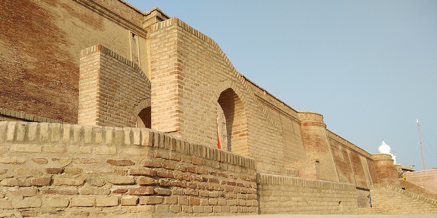 Majestic Qila Mubarak fort standing as proud symbol of Punjab's rich architectural heritage