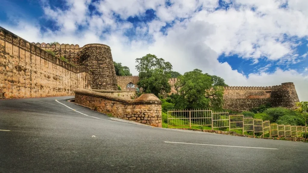 Jhansi Fort - historical fort and tourist attraction in Uttar Pradesh