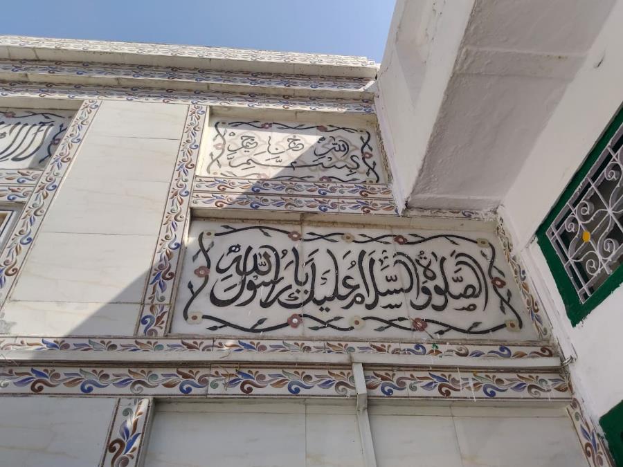 Quranic inscription of the Shahada on the interior wall of the mosque at Hijron ka Khanqah