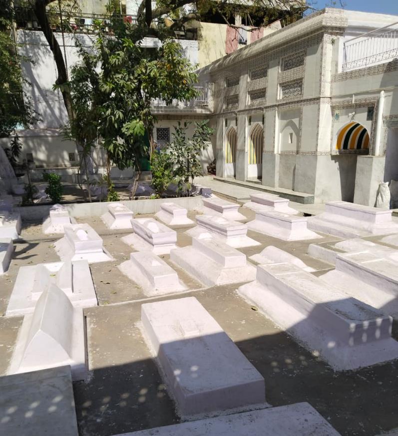 Courtyard and Tomb Arrangement, Hijron-ka-Khanqah, Mehrauli