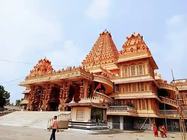 Interesting Facts About Chhatarpur Temple