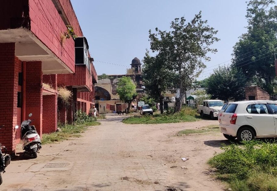 Locals living within the sarai complex at Rajpura, Patiala.