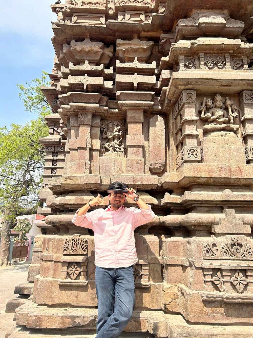 Kardameshwar temple outside