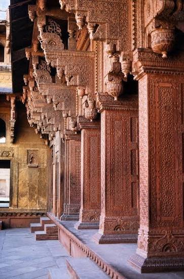 Akbar’s Heavier, More Sculptural Style, Agra Fort