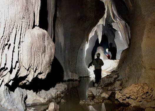 Krem Mawmluh Cave