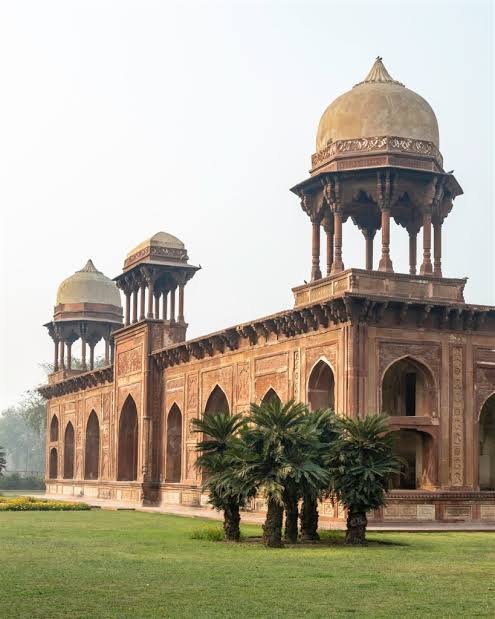 A Lodi Structure Turned into a Mughal Tomb