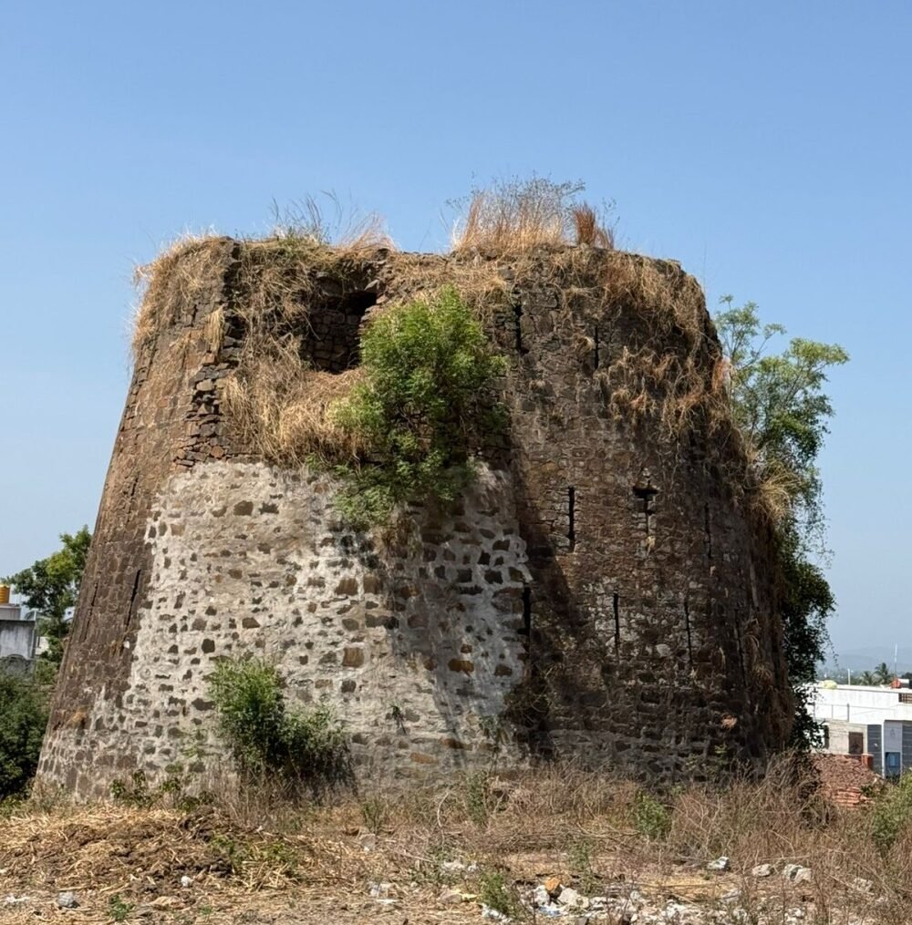 Overview of the Soundalga Buruj, Soundalga village, Nippani, Belagavi district