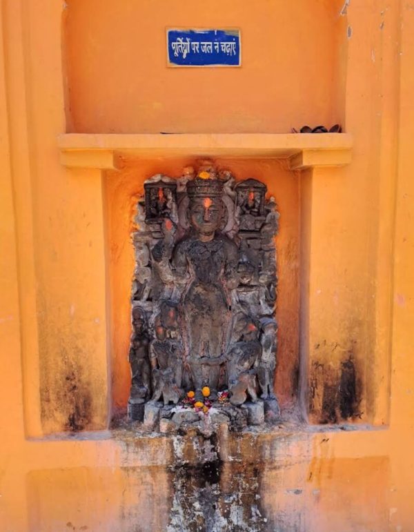 idol at Prathvinath temple